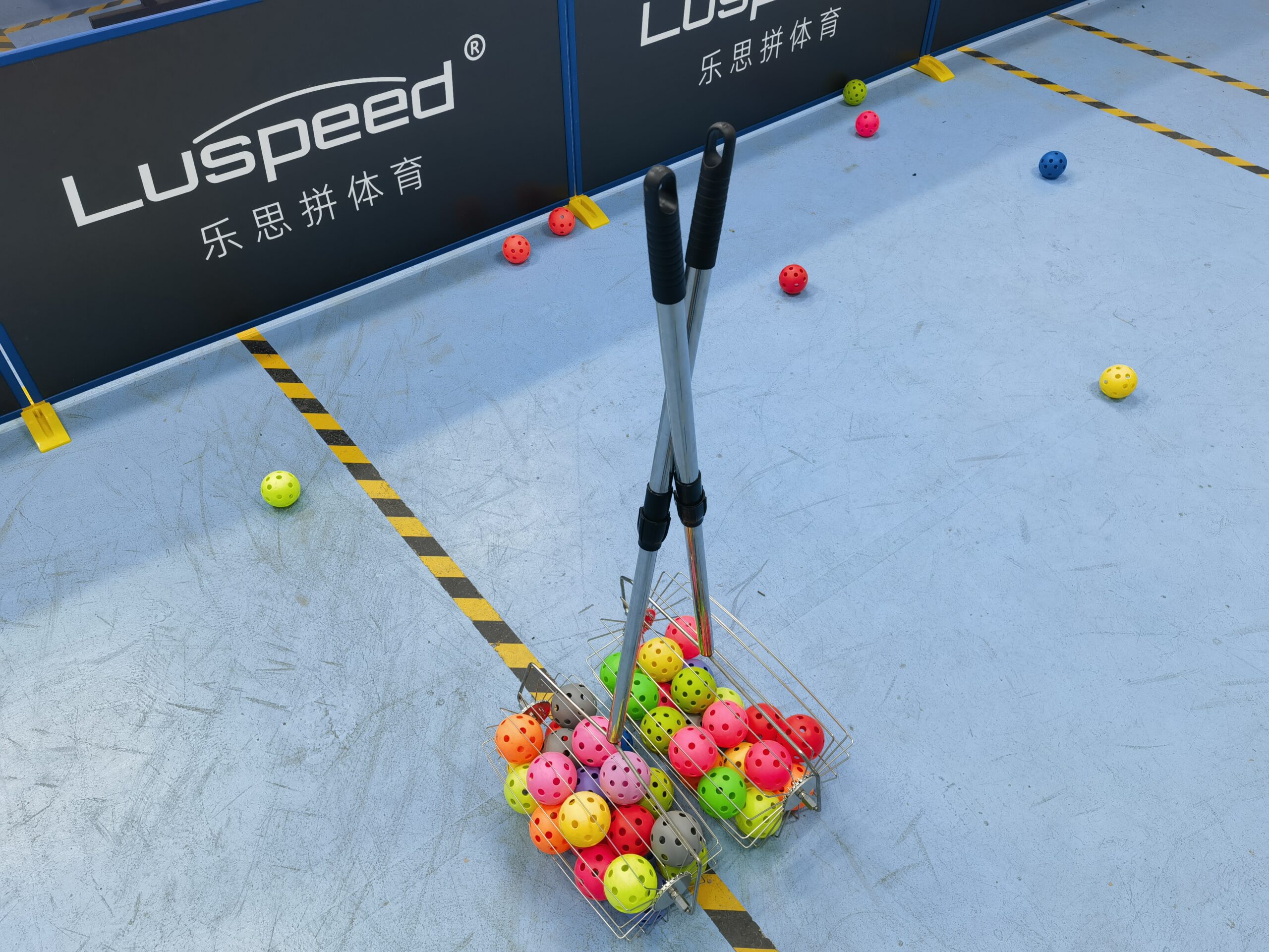 Pickleball ball picker court use